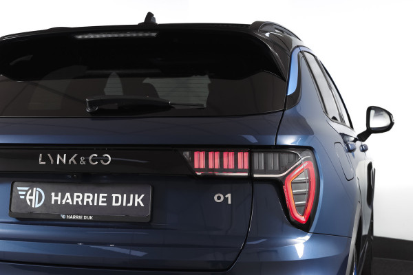 Lynk & Co 01 1.5 PHEV 261PK MY23 | Donkere hemel | 360 Camera | 7.4 kWh boordlader | S/K-panodak | Adapt. Cruise | Memory | Elek. klep | LM 20" | 9850