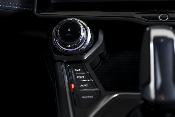 Lynk & Co 01 1.5 PHEV 261PK MY23 | Donkere hemel | 360 Camera | 7.4 kWh Boordlader | S/K-panodak | Adapt. Cruise | Memory | Elek. klep | LM 20" | 4164