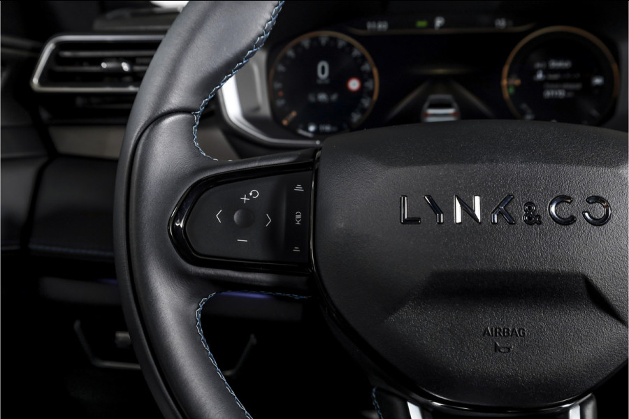 Lynk & Co 01 1.5 PHEV 261PK MY23 | Donkere hemel | 360 Camera | 7.4 kWh Boordlader | S/K-panodak | Adapt. Cruise | Memory | Elek. klep | LM 20" | 4164