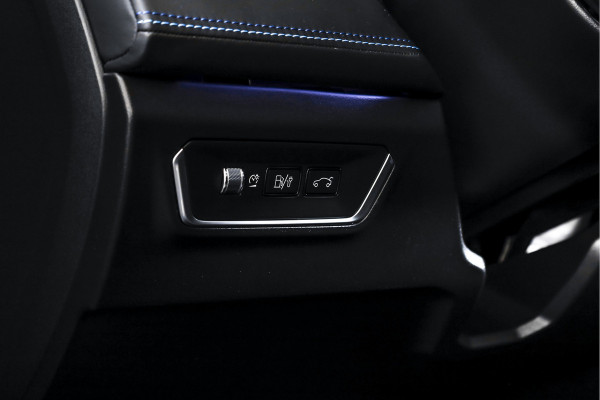 Lynk & Co 01 1.5 PHEV 261PK MY23 | Donkere hemel | 360 Camera | 7.4 kWh Boordlader | S/K-panodak | Adapt. Cruise | Memory | Elek. klep | LM 20" | 4164