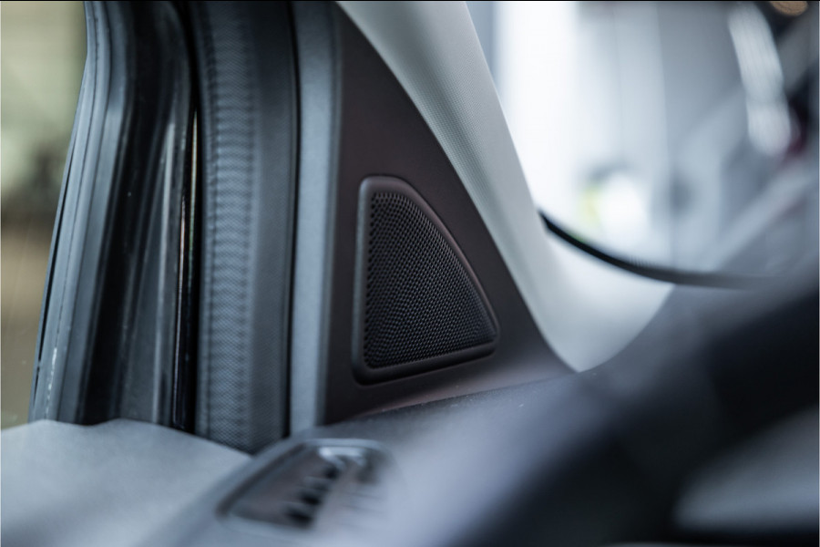 Ford Transit Connect 1.5 EcoBlue L2 | 3-Zitter | Sortimo inrichting | Navigatie | Camera | CarPlay | Stoelverwarming | Airco | MF Stuur | Dealer onderhouden | Nieuwe APK