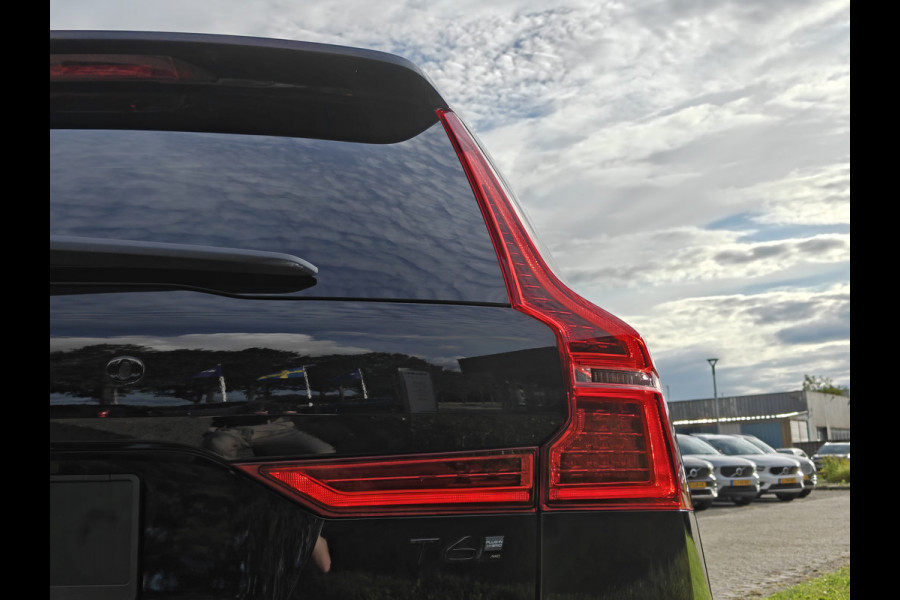 Volvo XC60 T6 AWD 350PK Plug-in hybrid Plus Black Edition | BLIS | H&K | 360 Camera | Pano | Luchtvering | Keyless |