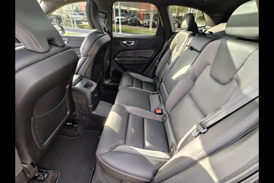 Volvo XC60 T6 AWD 350PK Plug-in hybrid Plus Black Edition | BLIS | H&K | 360 Camera | Pano | Luchtvering | Keyless |