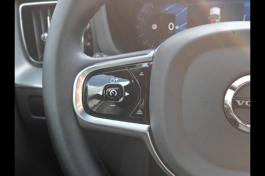 Volvo XC60 T6 AWD 350PK Plug-in hybrid Plus Black Edition | BLIS | H&K | 360 Camera | Pano | Luchtvering | Keyless |