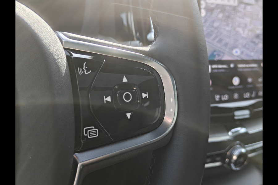 Volvo XC60 T6 AWD 350PK Plug-in hybrid Plus Black Edition | BLIS | H&K | 360 Camera | Pano | Luchtvering | Keyless |