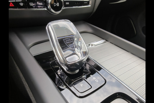 Volvo XC60 T6 AWD 350PK Plug-in hybrid Plus Black Edition | BLIS | H&K | 360 Camera | Pano | Luchtvering | Keyless |