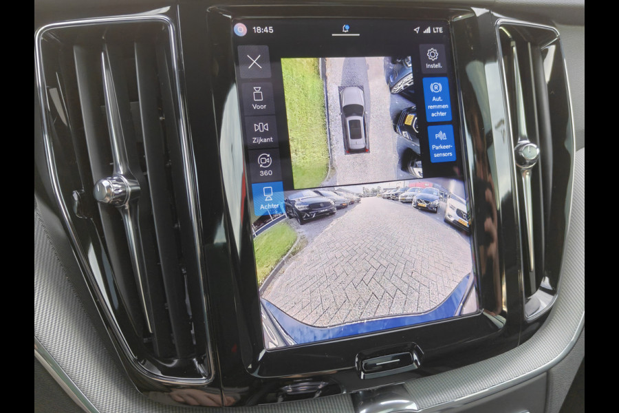 Volvo XC60 T6 AWD 350PK Plug-in hybrid Plus Black Edition | BLIS | H&K | 360 Camera | Pano | Luchtvering | Keyless |