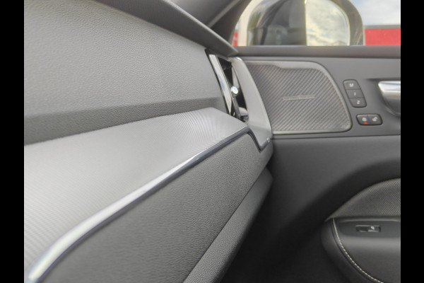 Volvo XC60 T6 AWD 350PK Plug-in hybrid Plus Black Edition | BLIS | H&K | 360 Camera | Pano | Luchtvering | Keyless |
