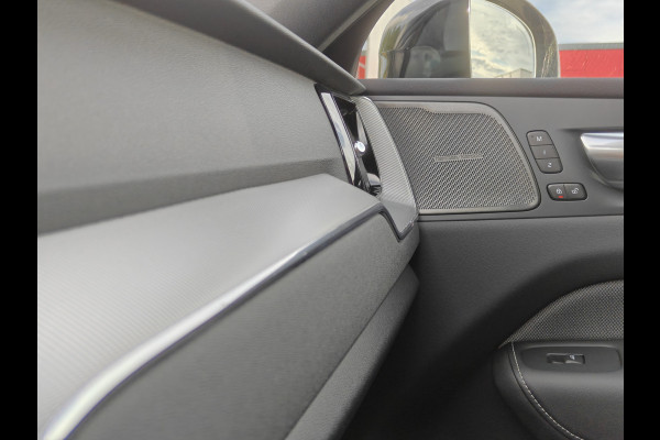 Volvo XC60 T6 AWD 350PK Plug-in hybrid Plus Black Edition | BLIS | H&K | 360 Camera | Pano | Luchtvering | Keyless |