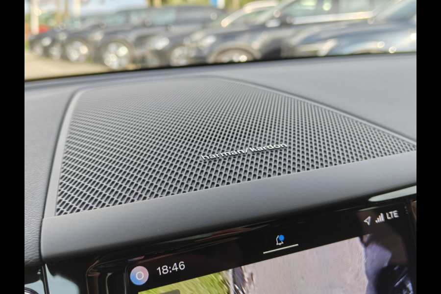 Volvo XC60 T6 AWD 350PK Plug-in hybrid Plus Black Edition | BLIS | H&K | 360 Camera | Pano | Luchtvering | Keyless |
