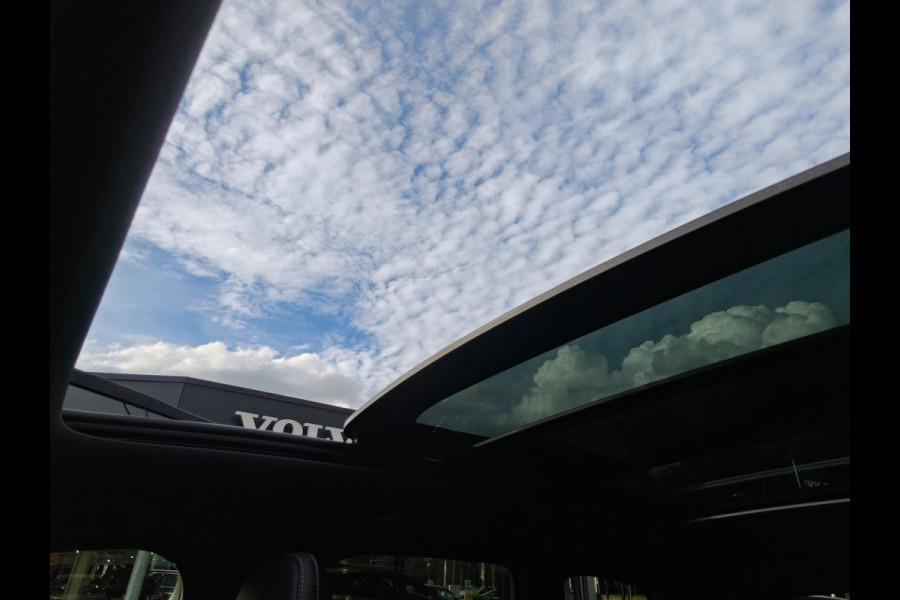Volvo XC60 T6 AWD 350PK Plug-in hybrid Plus Black Edition | BLIS | H&K | 360 Camera | Pano | Luchtvering | Keyless |