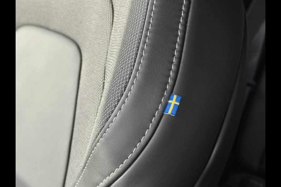 Volvo XC60 T6 AWD 350PK Plug-in hybrid Plus Black Edition | BLIS | H&K | 360 Camera | Pano | Luchtvering | Keyless |