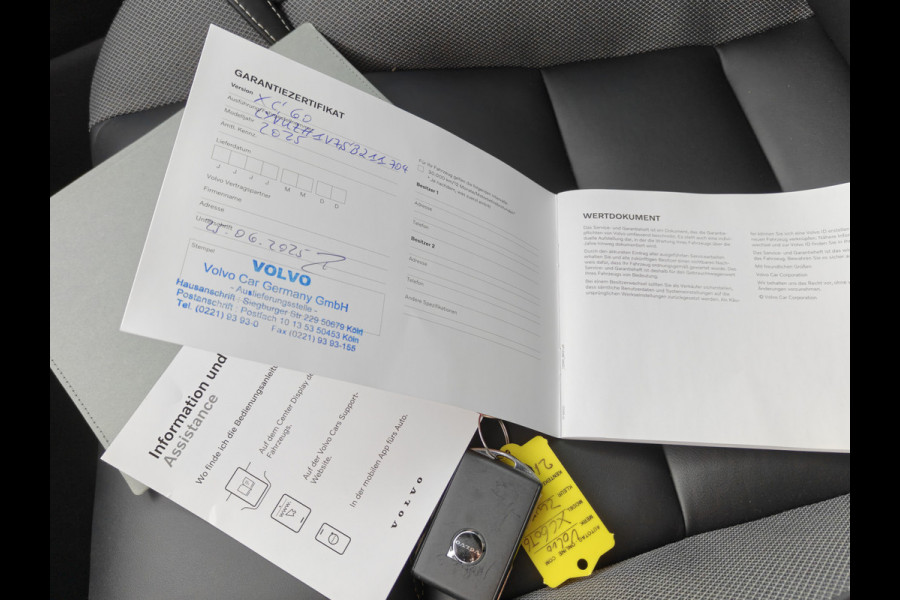 Volvo XC60 T6 AWD 350PK Plug-in hybrid Plus Black Edition | BLIS | H&K | 360 Camera | Pano | Luchtvering | Keyless |