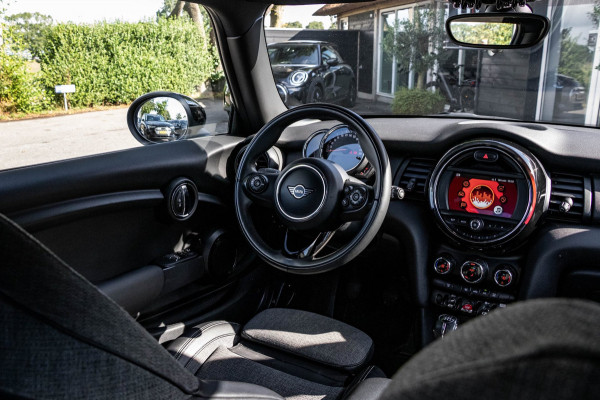 MINI 3-deurs 1.5 One Chili NL Auto I Dealeronderhouden I NAP I Sportstoelen I Parkeersensoren I Keyless I Led I Half Leder