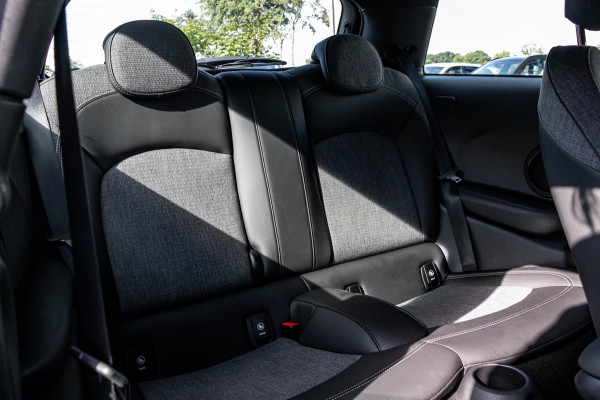 MINI 3-deurs 1.5 One Chili NL Auto I Dealeronderhouden I NAP I Sportstoelen I Parkeersensoren I Keyless I Led I Half Leder