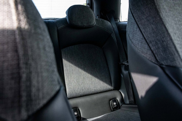 MINI 3-deurs 1.5 One Chili NL Auto I Dealeronderhouden I NAP I Sportstoelen I Parkeersensoren I Keyless I Led I Half Leder
