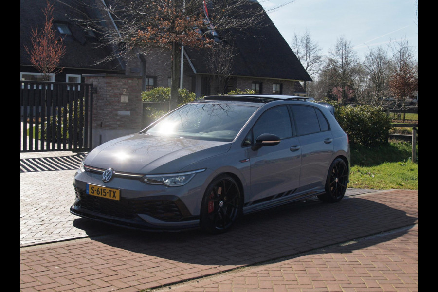 Volkswagen Golf 2.0 TSI GTI Clubsport | 300PK | Panoramadak | Camera | Sfeerverlichting | Milltek uitlaat | Maxton Bodykit |