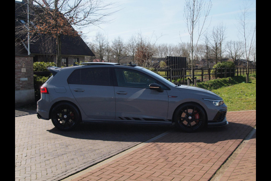 Volkswagen Golf 2.0 TSI GTI Clubsport | 300PK | Panoramadak | Camera | Sfeerverlichting | Milltek uitlaat | Maxton Bodykit |