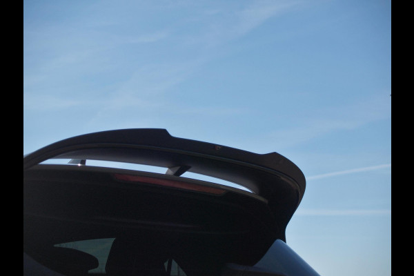 Volkswagen Golf 2.0 TSI GTI Clubsport | 300PK | Panoramadak | Camera | Sfeerverlichting | Milltek uitlaat | Maxton Bodykit |
