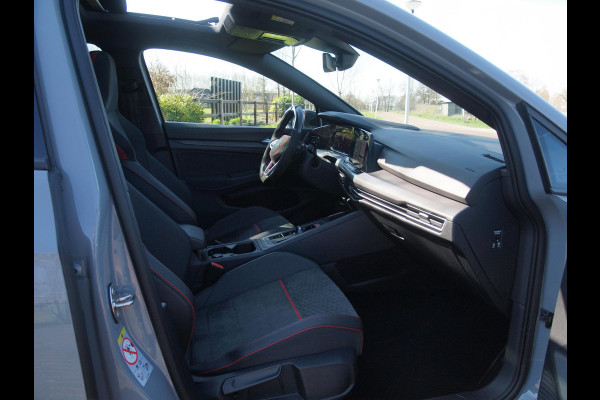 Volkswagen Golf 2.0 TSI GTI Clubsport | 300PK | Panoramadak | Camera | Sfeerverlichting | Milltek uitlaat | Maxton Bodykit |
