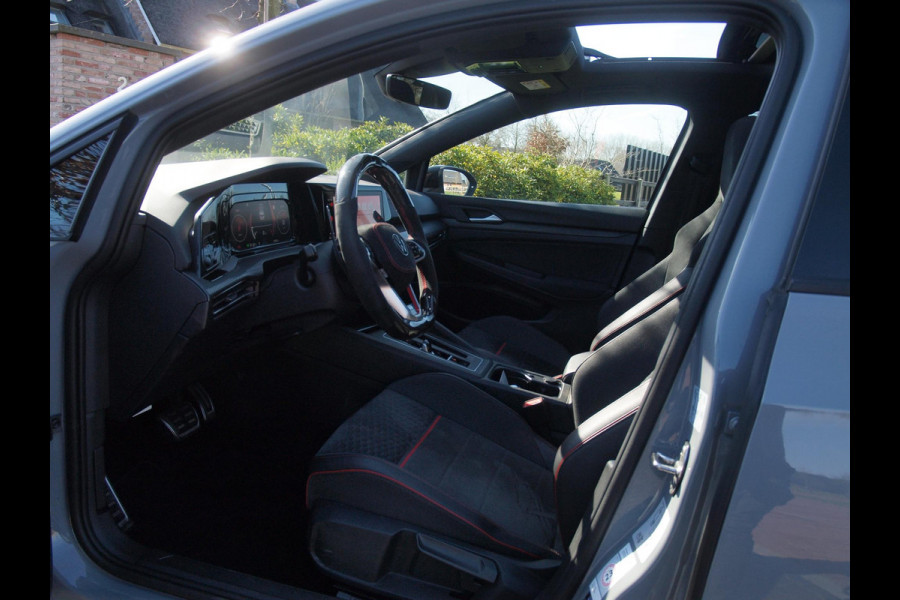 Volkswagen Golf 2.0 TSI GTI Clubsport | 300PK | Panoramadak | Camera | Sfeerverlichting | Milltek uitlaat | Maxton Bodykit |