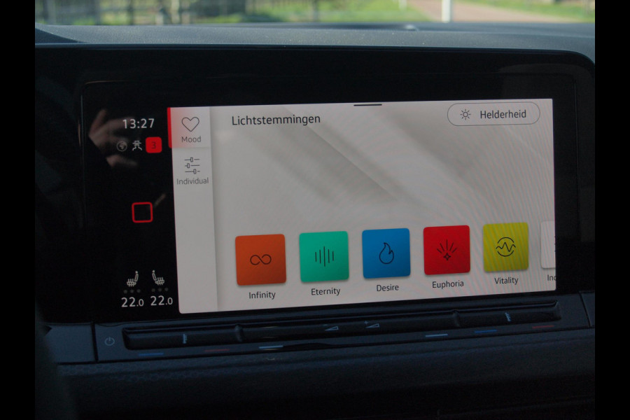 Volkswagen Golf 2.0 TSI GTI Clubsport | 300PK | Panoramadak | Camera | Sfeerverlichting | Milltek uitlaat | Maxton Bodykit |