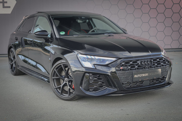 Audi RS3 Sportback 2.5 TFSI RS 3 quattro | MASSAGE | RS STOELEN | PANORAMADAK | CAMERA | CARBONSPOILER | SFEERVERLICHTING |