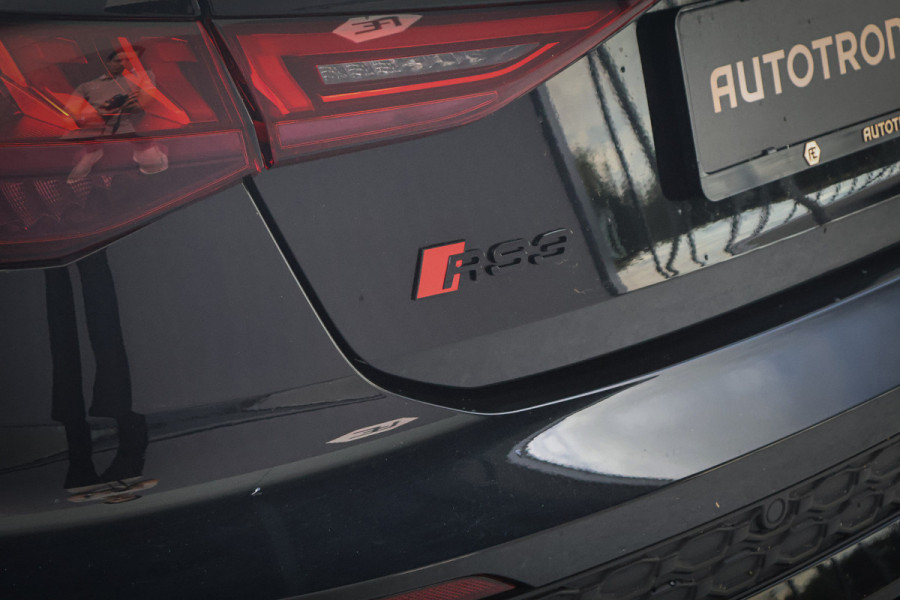 Audi RS3 Sportback 2.5 TFSI RS 3 quattro | MASSAGE | RS STOELEN | PANORAMADAK | CAMERA | CARBONSPOILER | SFEERVERLICHTING |