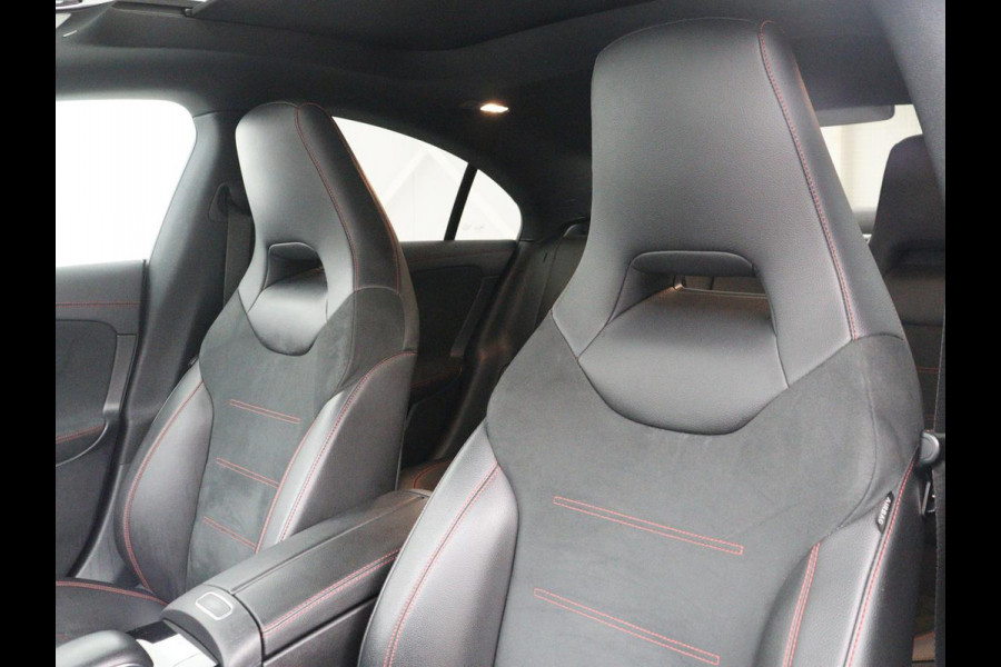 Mercedes-Benz CLA-Klasse 180 Business Solution AMG | Panoramadak | Leder/alcantara | Stoelverwarming | Cruise control | Navigatie | Carplay | Climate control | Camera | Park assist