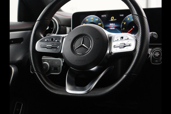 Mercedes-Benz CLA-Klasse 180 Business Solution AMG | Panoramadak | Leder/alcantara | Stoelverwarming | Cruise control | Navigatie | Carplay | Climate control | Camera | Park assist
