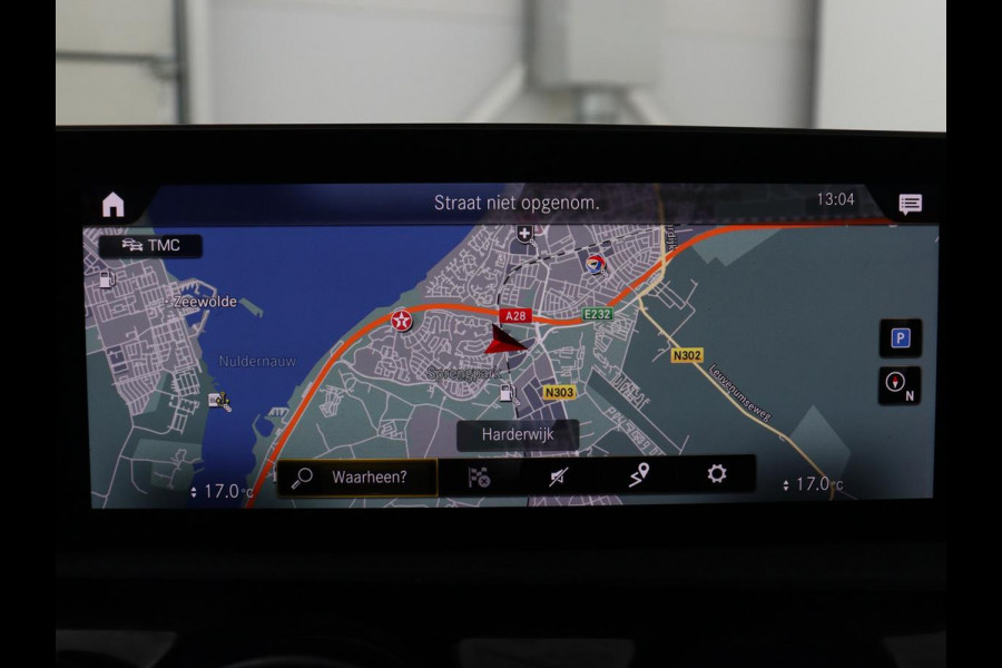 Mercedes-Benz CLA-Klasse 180 Business Solution AMG | Panoramadak | Leder/alcantara | Stoelverwarming | Cruise control | Navigatie | Carplay | Climate control | Camera | Park assist