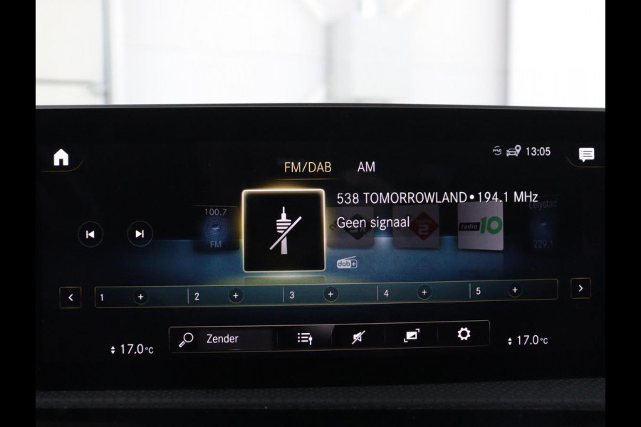 Mercedes-Benz CLA-Klasse 180 Business Solution AMG | Panoramadak | Leder/alcantara | Stoelverwarming | Cruise control | Navigatie | Carplay | Climate control | Camera | Park assist