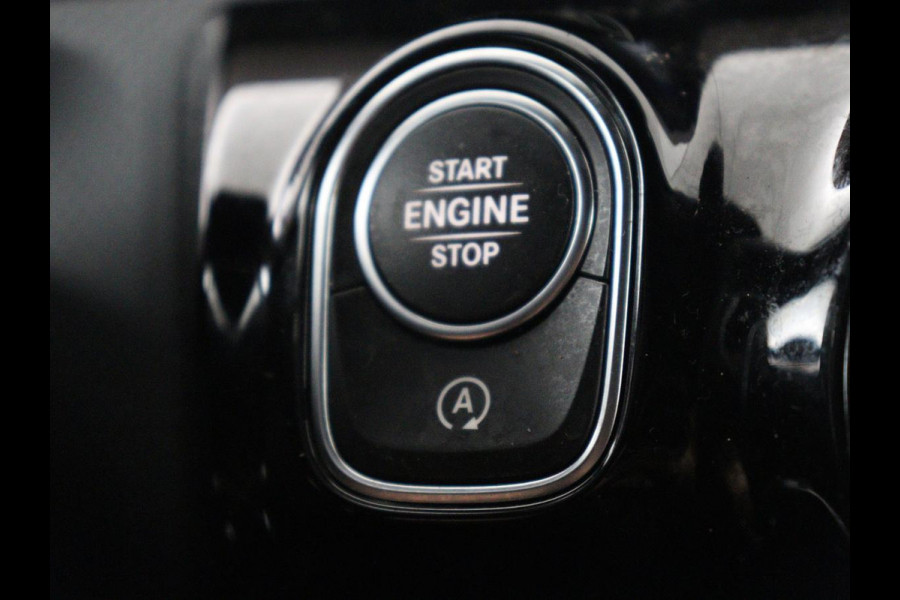 Mercedes-Benz CLA-Klasse 180 Business Solution AMG | Panoramadak | Leder/alcantara | Stoelverwarming | Cruise control | Navigatie | Carplay | Climate control | Camera | Park assist