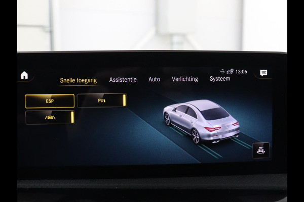 Mercedes-Benz CLA-Klasse 180 Business Solution AMG | Panoramadak | Leder/alcantara | Stoelverwarming | Cruise control | Navigatie | Carplay | Climate control | Camera | Park assist