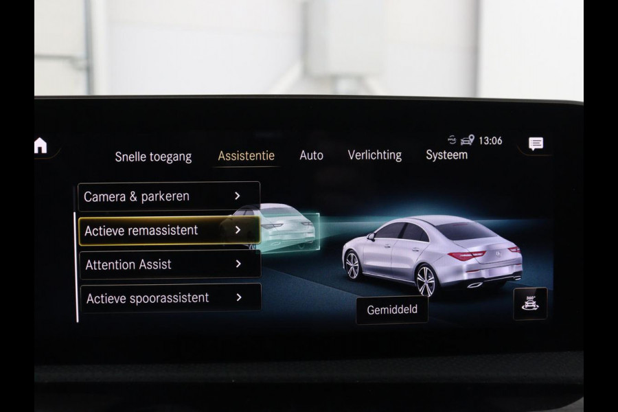 Mercedes-Benz CLA-Klasse 180 Business Solution AMG | Panoramadak | Leder/alcantara | Stoelverwarming | Cruise control | Navigatie | Carplay | Climate control | Camera | Park assist