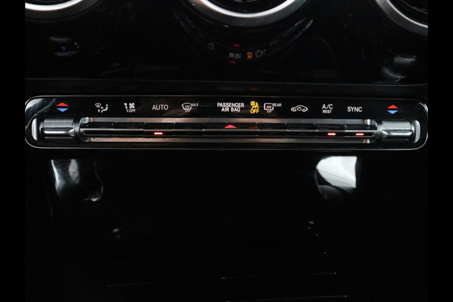 Mercedes-Benz CLA-Klasse 180 Business Solution AMG | Panoramadak | Leder/alcantara | Stoelverwarming | Cruise control | Navigatie | Carplay | Climate control | Camera | Park assist