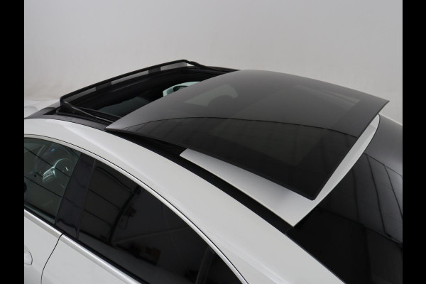 Mercedes-Benz CLA-Klasse 180 Business Solution AMG | Panoramadak | Leder/alcantara | Stoelverwarming | Cruise control | Navigatie | Carplay | Climate control | Camera | Park assist