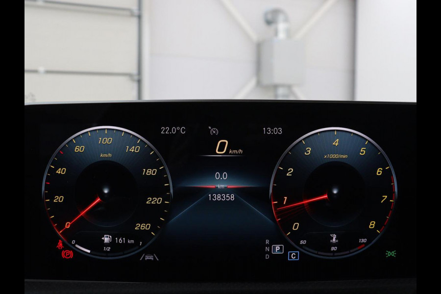 Mercedes-Benz CLA-Klasse 180 Business Solution AMG | Panoramadak | Leder/alcantara | Stoelverwarming | Cruise control | Navigatie | Carplay | Climate control | Camera | Park assist