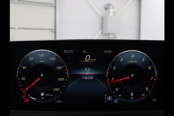Mercedes-Benz CLA-Klasse 180 Business Solution AMG | Panoramadak | Leder/alcantara | Stoelverwarming | Cruise control | Navigatie | Carplay | Climate control | Camera | Park assist