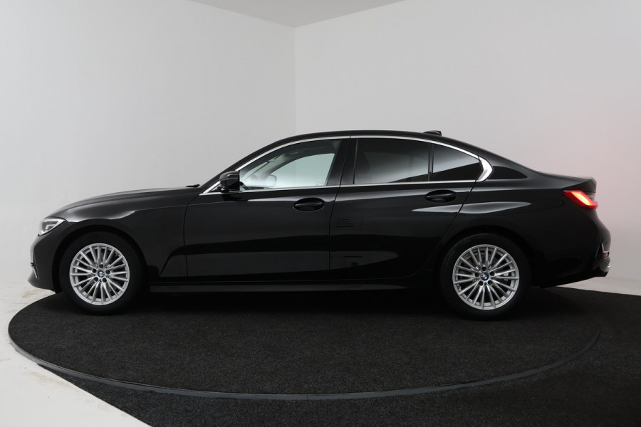 BMW 3-serie 320i High Executive (PANORAMADAK, DEALER ONDERHOUDEN, STUUR-/STOELVERWARMING, SFEERVERLICHTING)