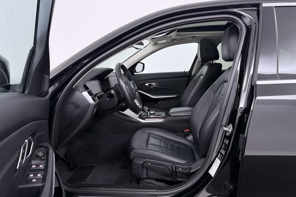 BMW 3-serie 320i High Executive (PANORAMADAK, DEALER ONDERHOUDEN, STUUR-/STOELVERWARMING, SFEERVERLICHTING)