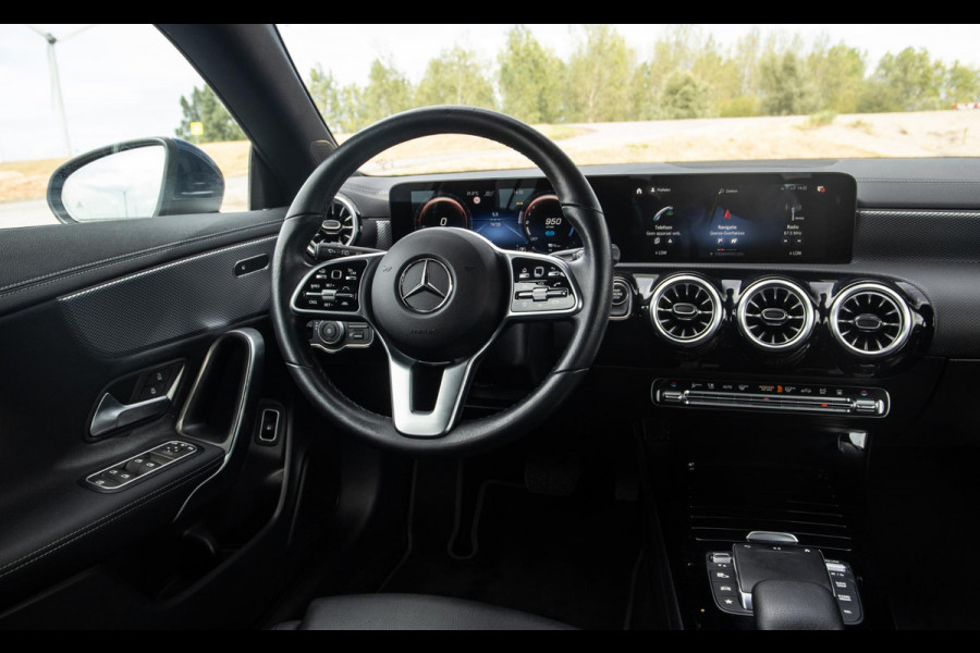 Mercedes-Benz CLA-Klasse Shooting Brake 250 e Business Solution CARPLAY / TREKHAAK / AMBIENT LIGHTING / CAMERA