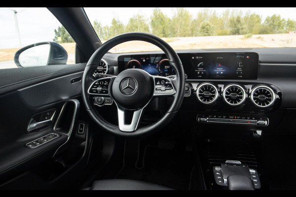 Mercedes-Benz CLA-Klasse Shooting Brake 250 e Business Solution CARPLAY / TREKHAAK / AMBIENT LIGHTING / CAMERA