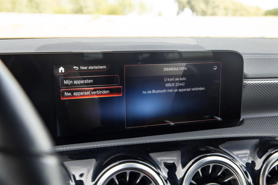 Mercedes-Benz CLA-Klasse Shooting Brake 250 e Business Solution CARPLAY / TREKHAAK / AMBIENT LIGHTING / CAMERA
