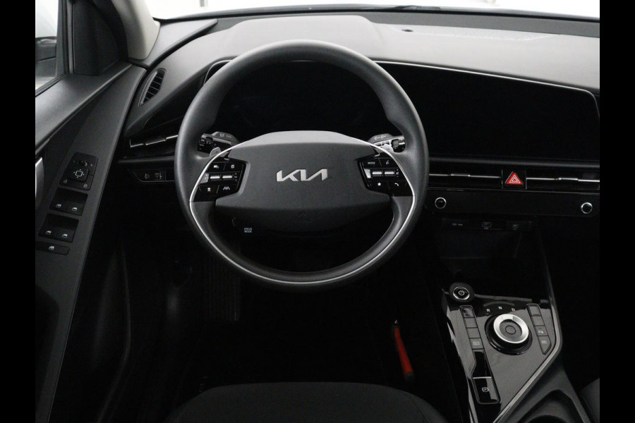 Kia Niro EV Light Edition 64.8 kWh | SOH 98,0% | Adaptive cruise | Lane assist | Carplay | Climate control | Virtueel dashboard | Camera | Park assist | Trekhaak