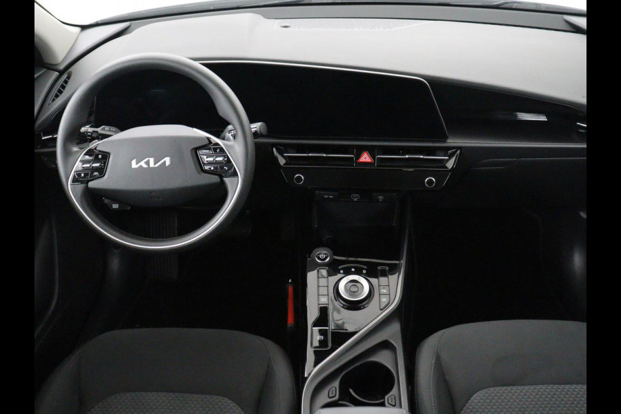 Kia Niro EV Light Edition 64.8 kWh | SOH 98,0% | Adaptive cruise | Lane assist | Carplay | Climate control | Virtueel dashboard | Camera | Park assist | Trekhaak
