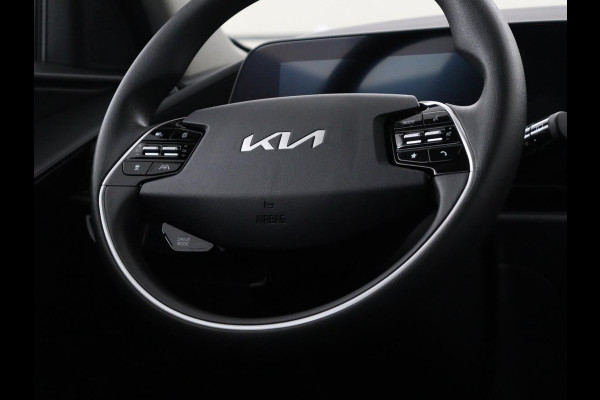 Kia Niro EV Light Edition 64.8 kWh | SOH 98,0% | Adaptive cruise | Lane assist | Carplay | Climate control | Virtueel dashboard | Camera | Park assist | Trekhaak
