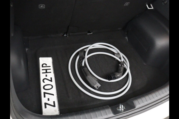 Kia Niro EV Light Edition 64.8 kWh | SOH 98,0% | Adaptive cruise | Lane assist | Carplay | Climate control | Virtueel dashboard | Camera | Park assist | Trekhaak