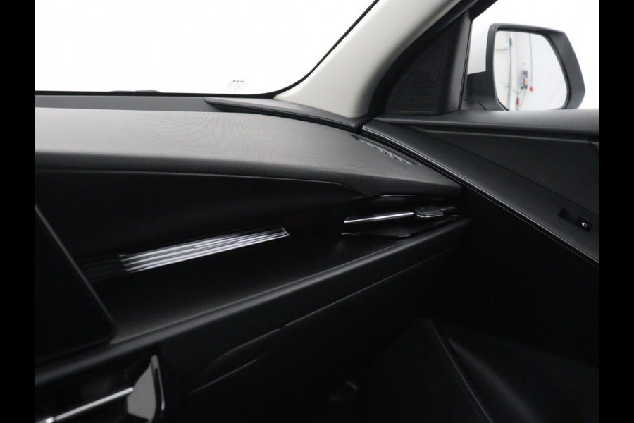 Kia Niro EV Light Edition 64.8 kWh | SOH 98,0% | Adaptive cruise | Lane assist | Carplay | Climate control | Virtueel dashboard | Camera | Park assist | Trekhaak