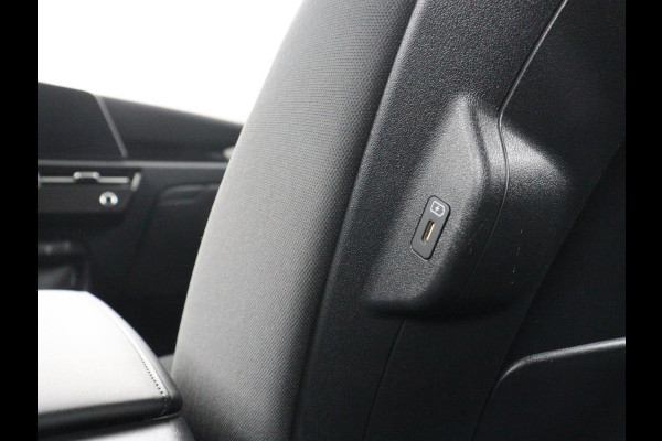 Kia Niro EV Light Edition 64.8 kWh | SOH 98,0% | Adaptive cruise | Lane assist | Carplay | Climate control | Virtueel dashboard | Camera | Park assist | Trekhaak
